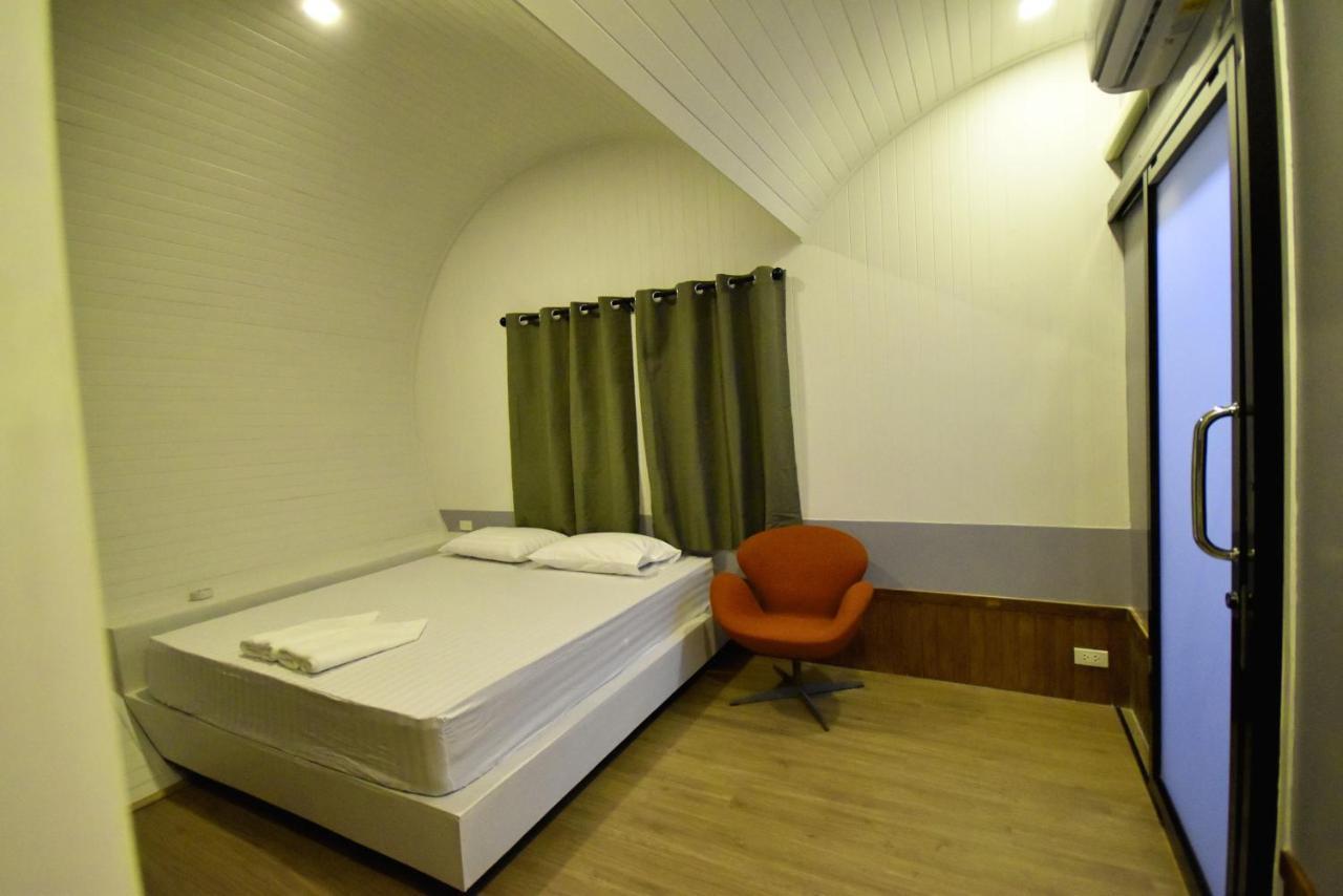 Tiny Hut Resort Bangkok Eksteriør billede